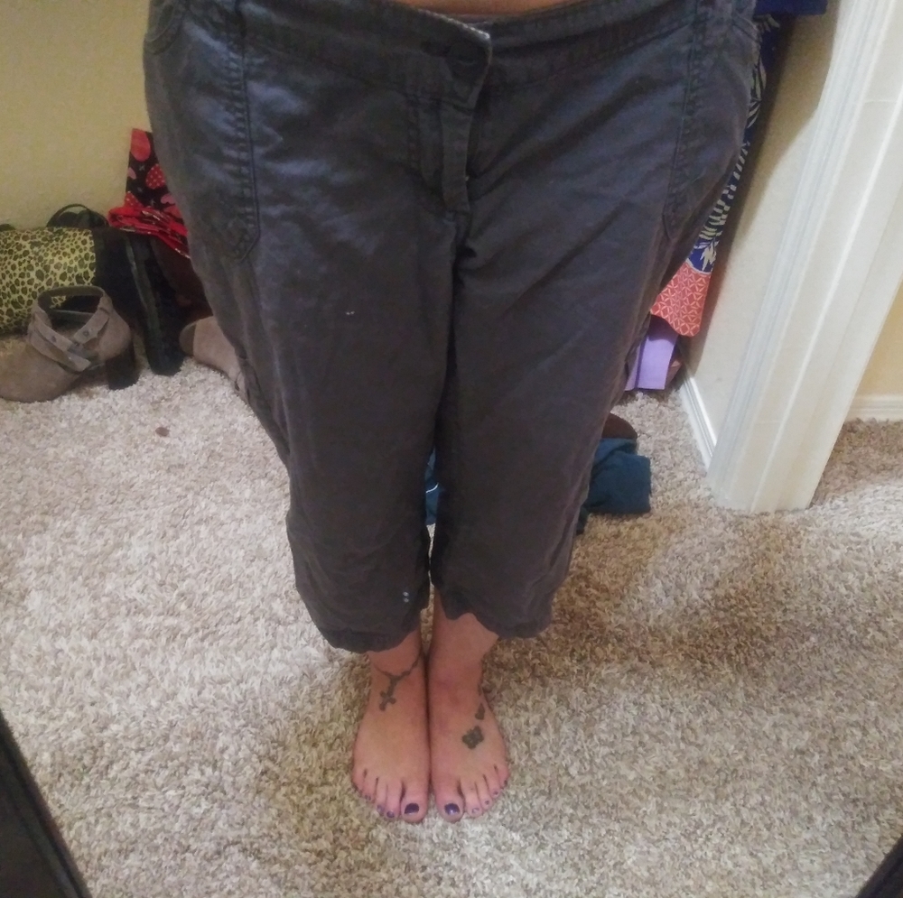 Maternity capris